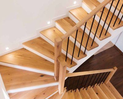 hardwood-stairs-and-contrasting